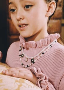 Pendant Necklace Black/Snowdrop 9 Pendant Necklace Black/Snowdrop -Angels Face Negozio Charm Necklace Black Campaign 0cf8f30b 661a 4110 b608 3d233d2e11fb