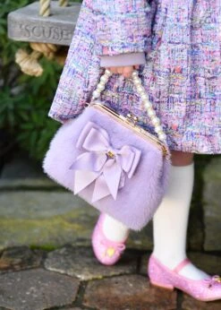 Hope Fur Bag Lilac 8 Hope Fur Bag Lilac -Angels Face Negozio Hope Bag Lilac Campaign 8b4388b3 3d7a 469e 9fc3 046ad9db572c